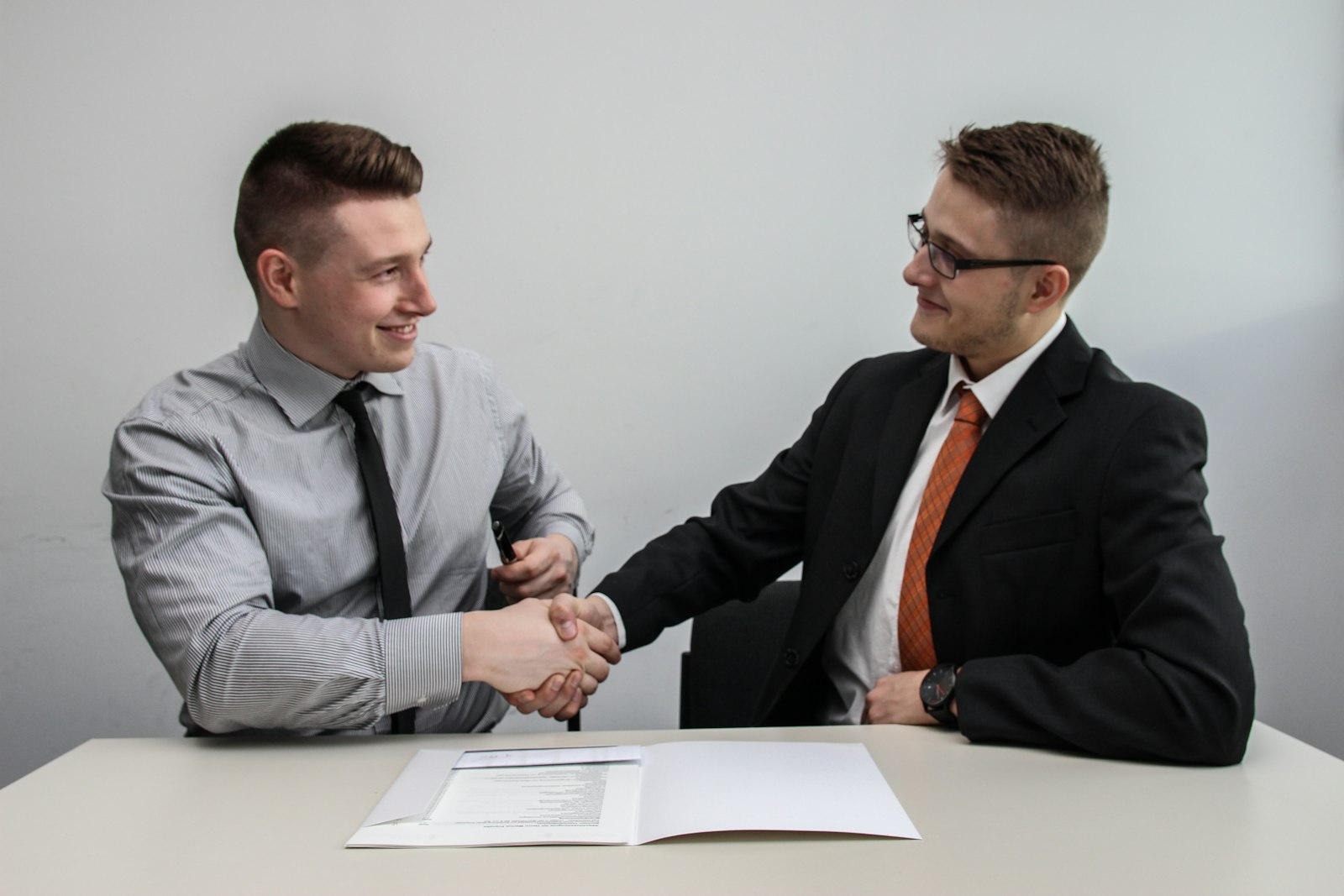 A member and advisor agreeing on a new account